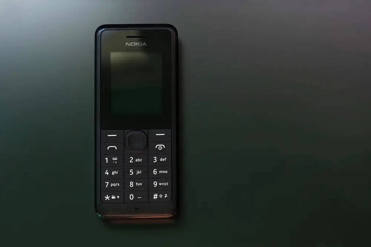 Zapomniany gracz wraca z telefonem, który zawstydza iPhone'a i Samsunga. Klucz tkwi w cenie i spokoju.