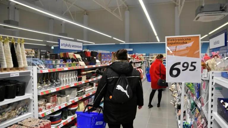 Action 3w1: Jednym ruchem zyskaj szybkie ładowanie i porządek bez kabli. Sprawdź, co oferuje Biedronka!