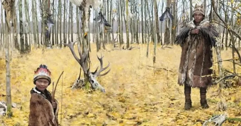 Archeolodzy: chłopak z epoki kamienia pochowany w skórze jelenia i czapce z piór dzięcioła