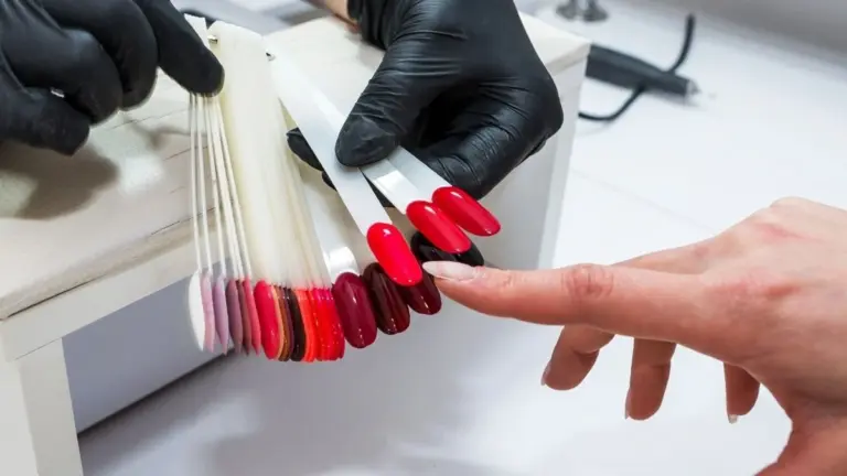 Czy pożegnaliśmy już lakiery żelowe? Oto trzy nowe techniki, które zrewolucjonizują Twój manicure