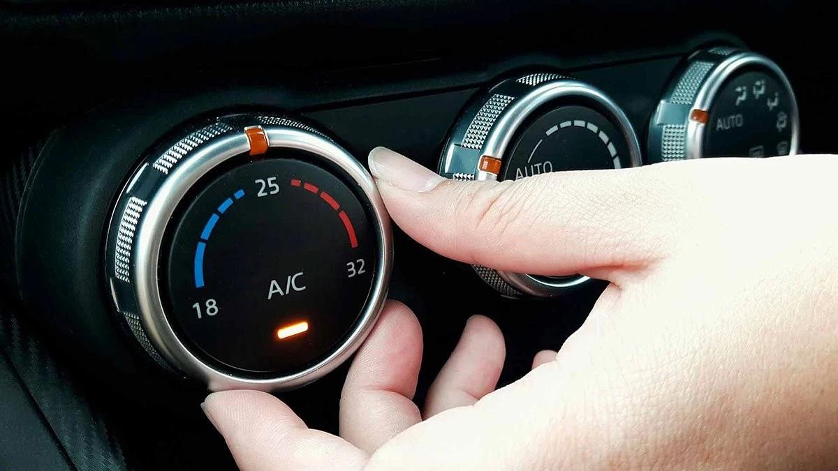 Dlaczego mechanicy samochodowi milczą o tym jednym przycisku zimą? Oszczędza setki złotych.