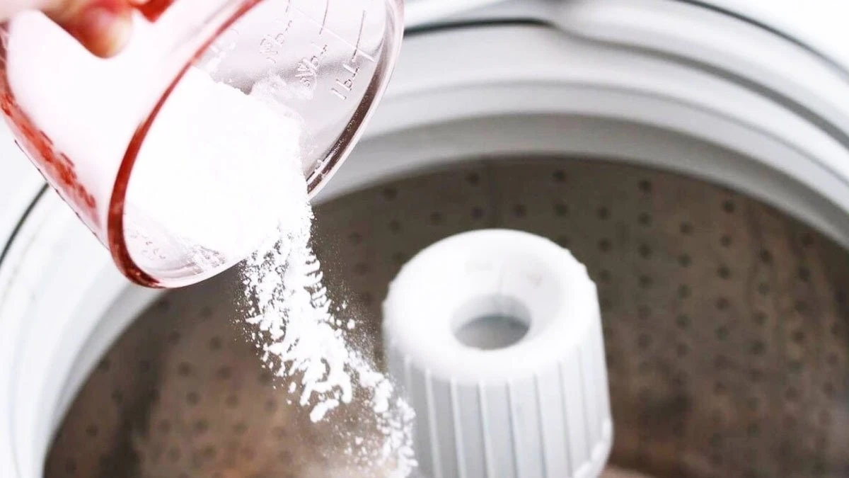 Dlaczego soda oczyszczona psuje pralkę: dwie tanie metody usuną czarną wodę z bębna