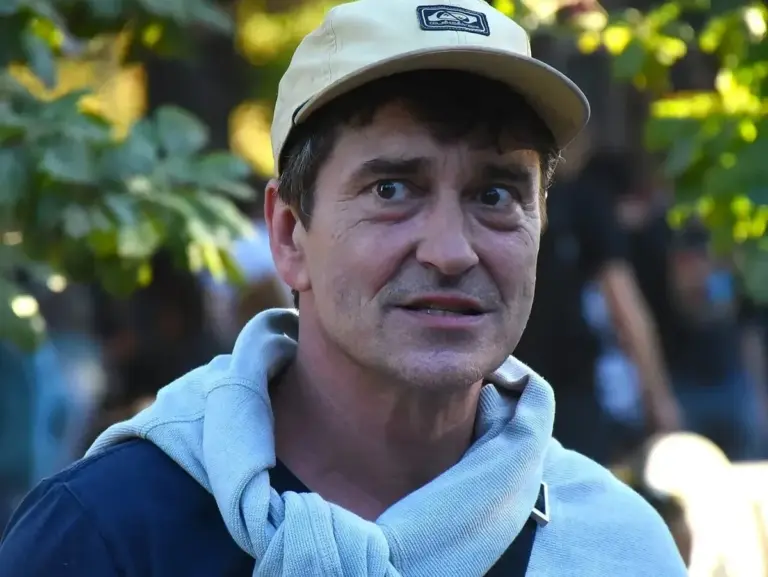 Nie uwierzysz, co Saša Rašilov zrobił ze swoim luksusowym mieszkaniem. Własna huśtawka w kuchni!