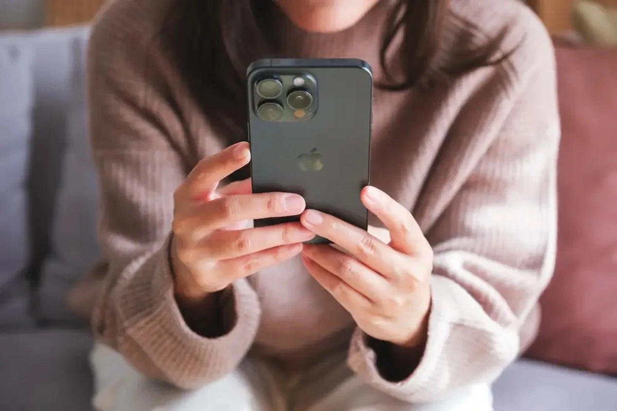 Nie uwierzysz, ile kosztuje ochrona ekranu Twojego smartfona – polska Alza zaskakuje ceną!