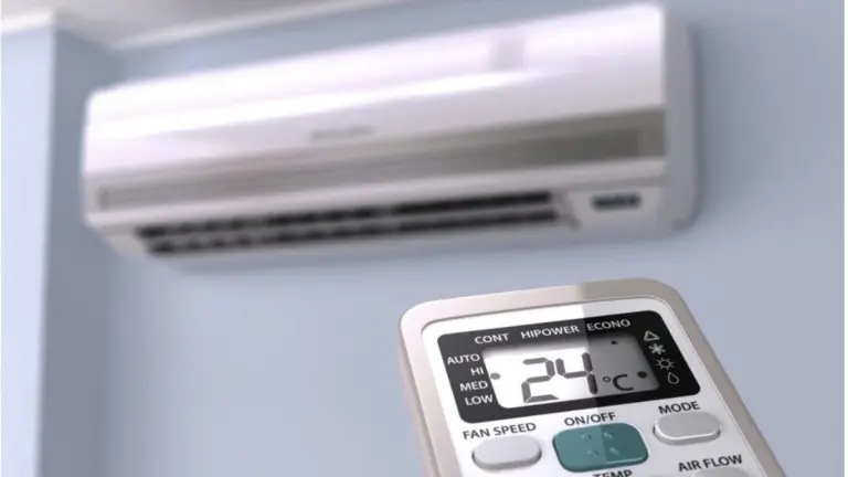 Niewiele osób wie: klimatyzację można wyczyścić jedną funkcją pilota