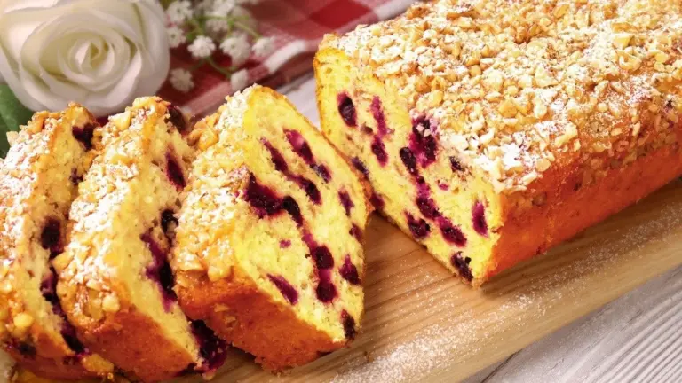Sekret na borówkową lekkość: ten chlebek jest jak obłoczek do popołudniowej kawy