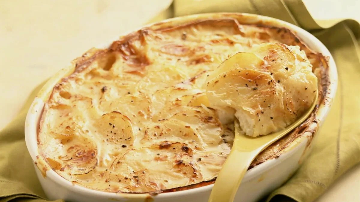 Sekretna technika, która sprawi, że gratin dauphinois będzie jedwabiście kremowy – bez tony śmietany