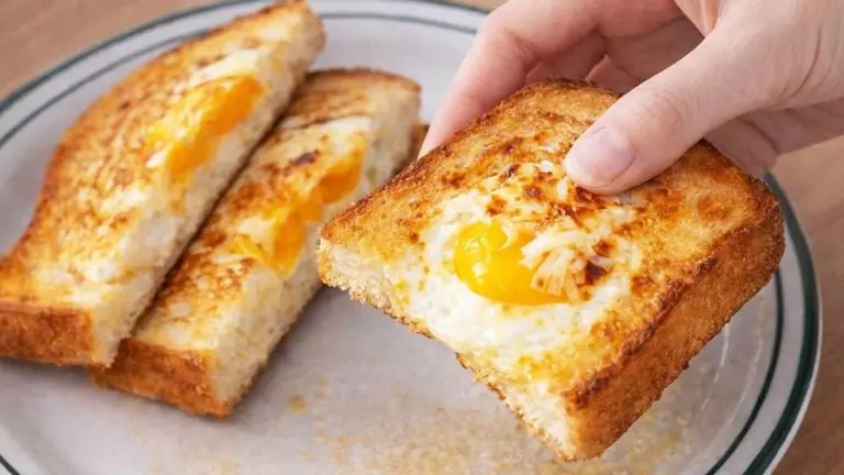 Śniadaniowy hit: Jak kubek zmienia zwykły tost w mistrzowskie danie?