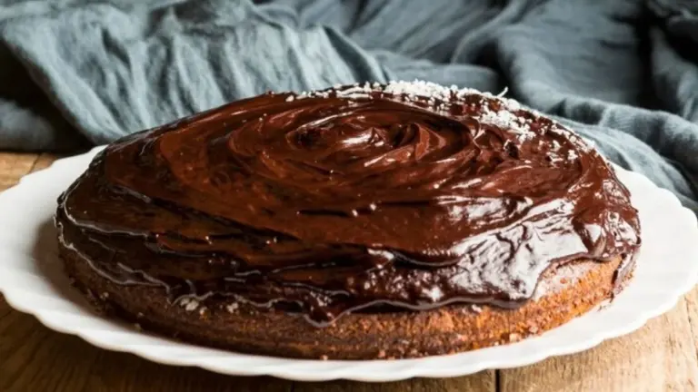 Ten prosty tort z Nutellą rozpieści Twoje podniebienie. Przepis na weekendową radość.