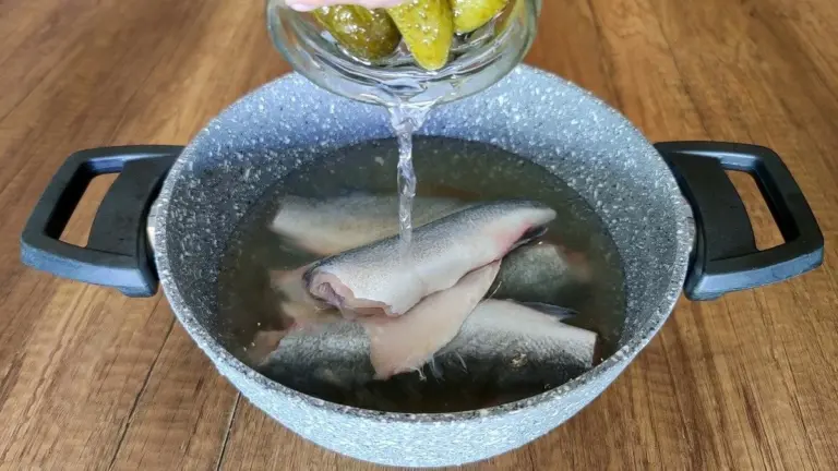 Uniknij zapachu i uzyskaj smak restauracyjny: sekretny prosty roztwór na rybę przed smażeniem