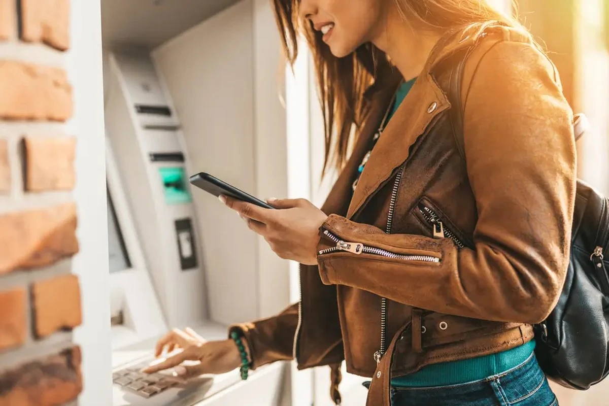 Zapomnij o portfelu: bankomaty zmieniają zasady gry, Twój smartfon wystarczy