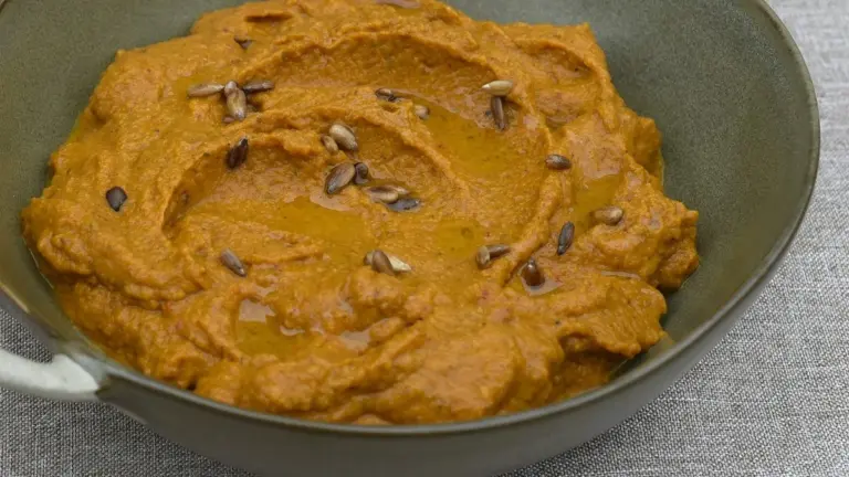 Zapomnij o awokado! Sekretna pasta, która podbije Twoje śniadania